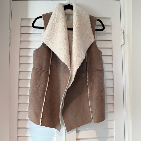 Susina Jackets & Blazers - SUSINA Faux Suede Vest size S